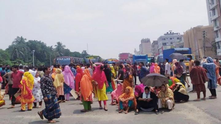 পুলিশের টিয়ারশেল-লাঠিচার্জ